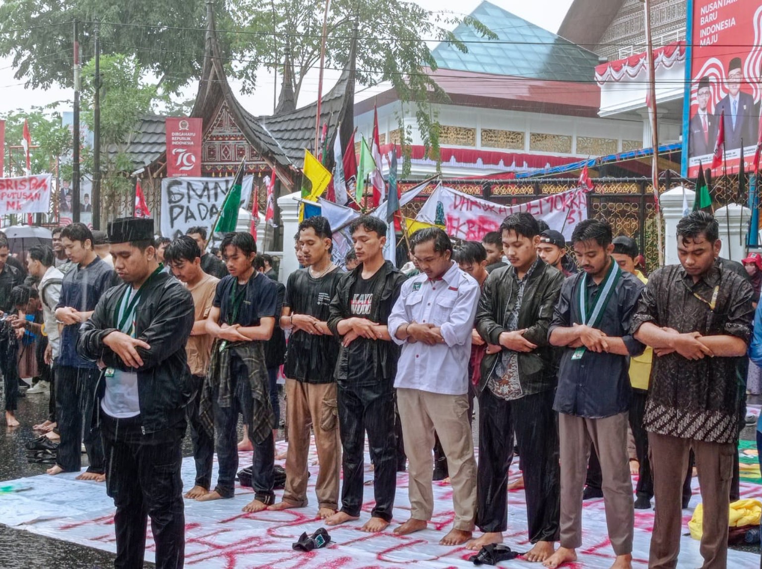 Dokumentasi aksi dan konsolidasi kader Suara KAMMI Padang